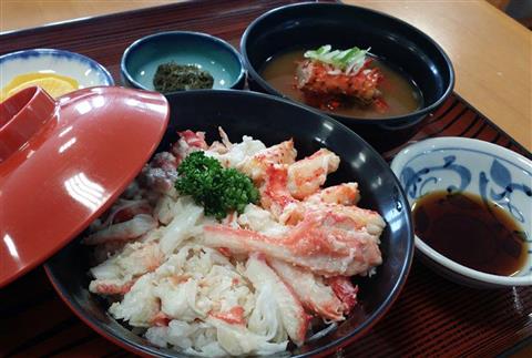 3日目昼食：花咲ガニの吹雪丼（一例）